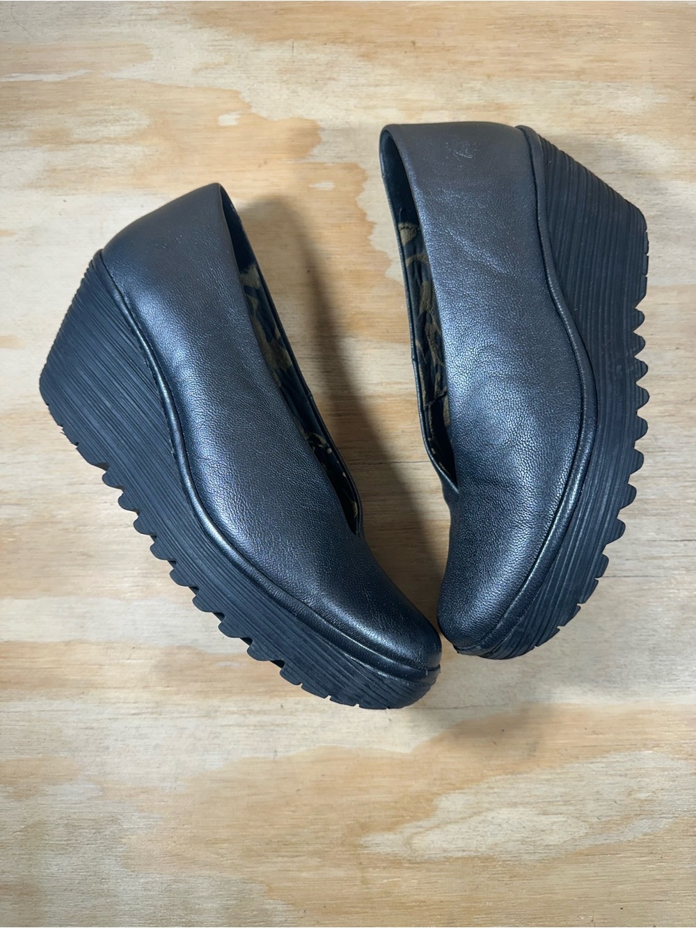 Fly London Yaz Black Leather Wedge Slip On Shoes Women’s Size 8.5 - Picture 3 of 9